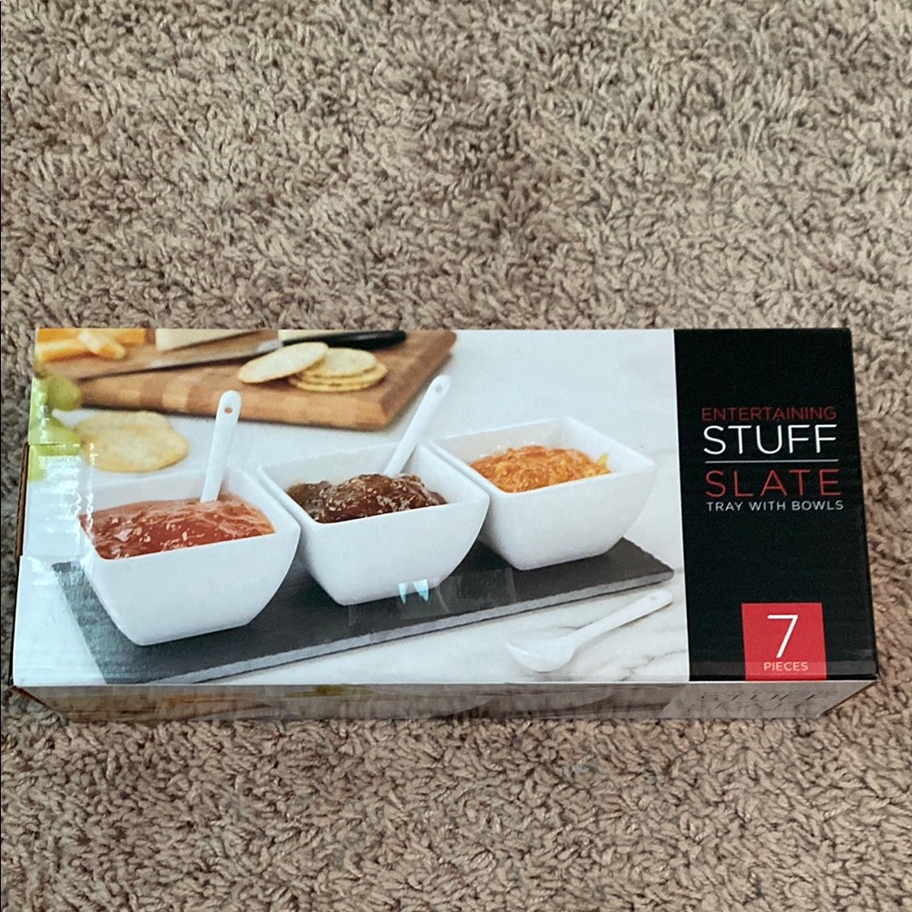 NWT Entertaining Stuff Slate Tray with White Bowls
